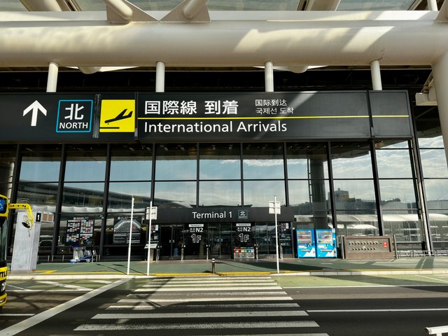 空港の国際線到着口