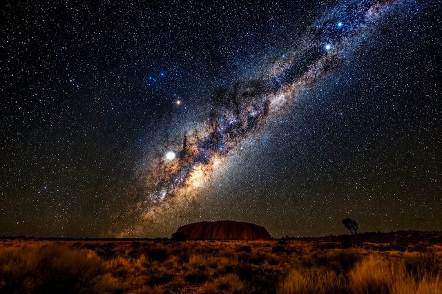 ウルルと星空