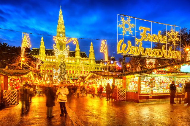 市庁舎前に広がるウィーンのクリスマスマーケット
