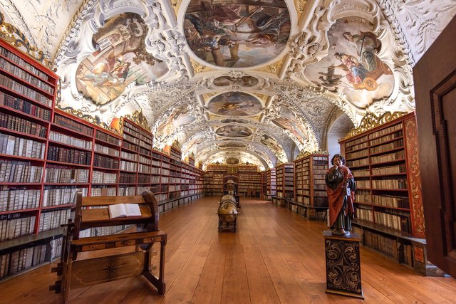 ストラホフ修道院の図書室「神学の間」