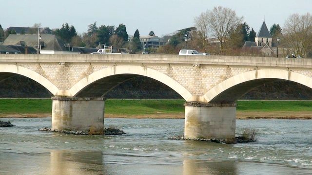 アンボワーズの橋と川（編集長撮影・2010年）