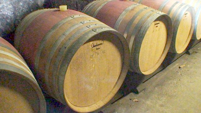 貯蔵庫に並ぶ樽（編集長撮影・2010年）