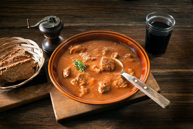 グヤーシュ（牛肉の煮込み）