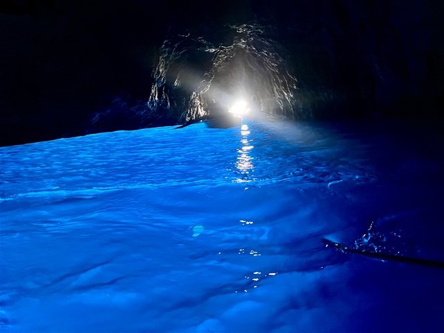 カプリ島 青の洞窟