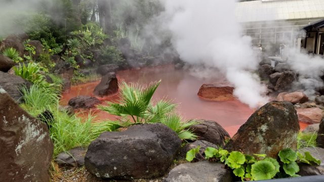 湯けむりが上がる別府の地獄めぐり