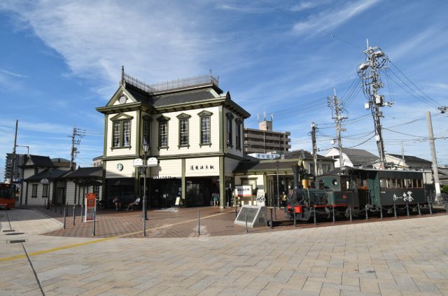 道後温泉駅と坊っちゃん列車（松山）