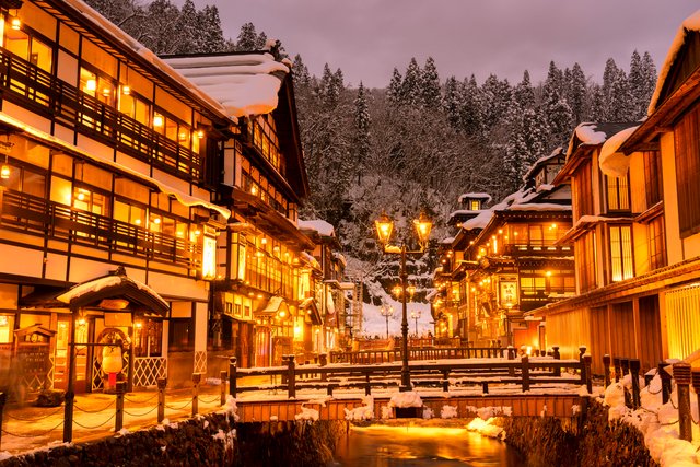 夜の銀山温泉(山形)