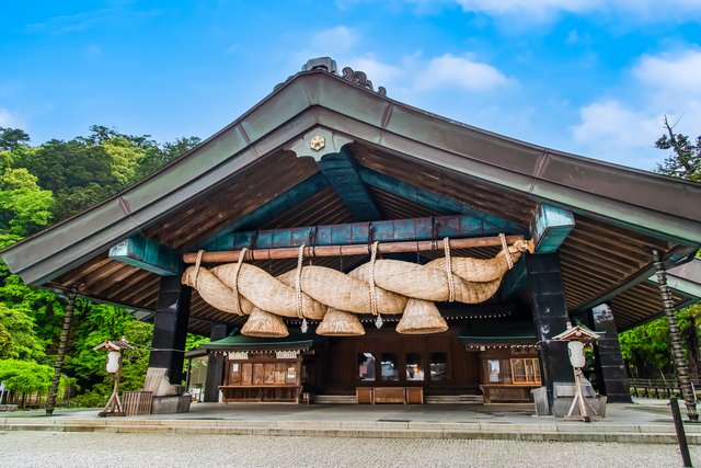 出雲大社の神楽殿の大しめ縄(島根)