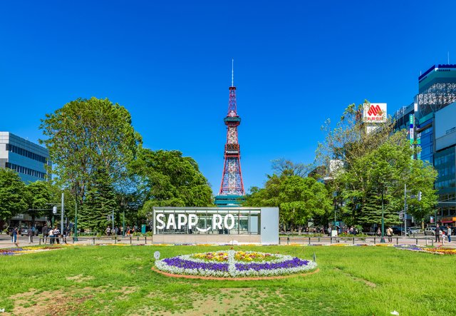 大通公園とさっぽろテレビ塔(北海道)