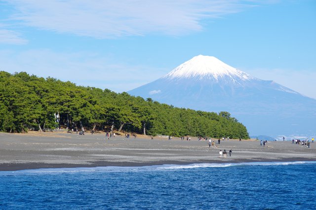三保の松原と富士山（静岡）