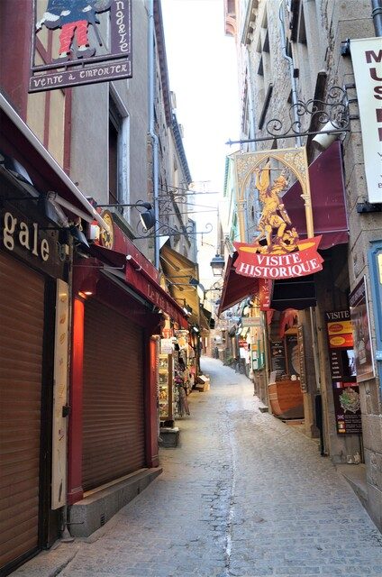 モン・サン・ミッシェル 参道の店々
