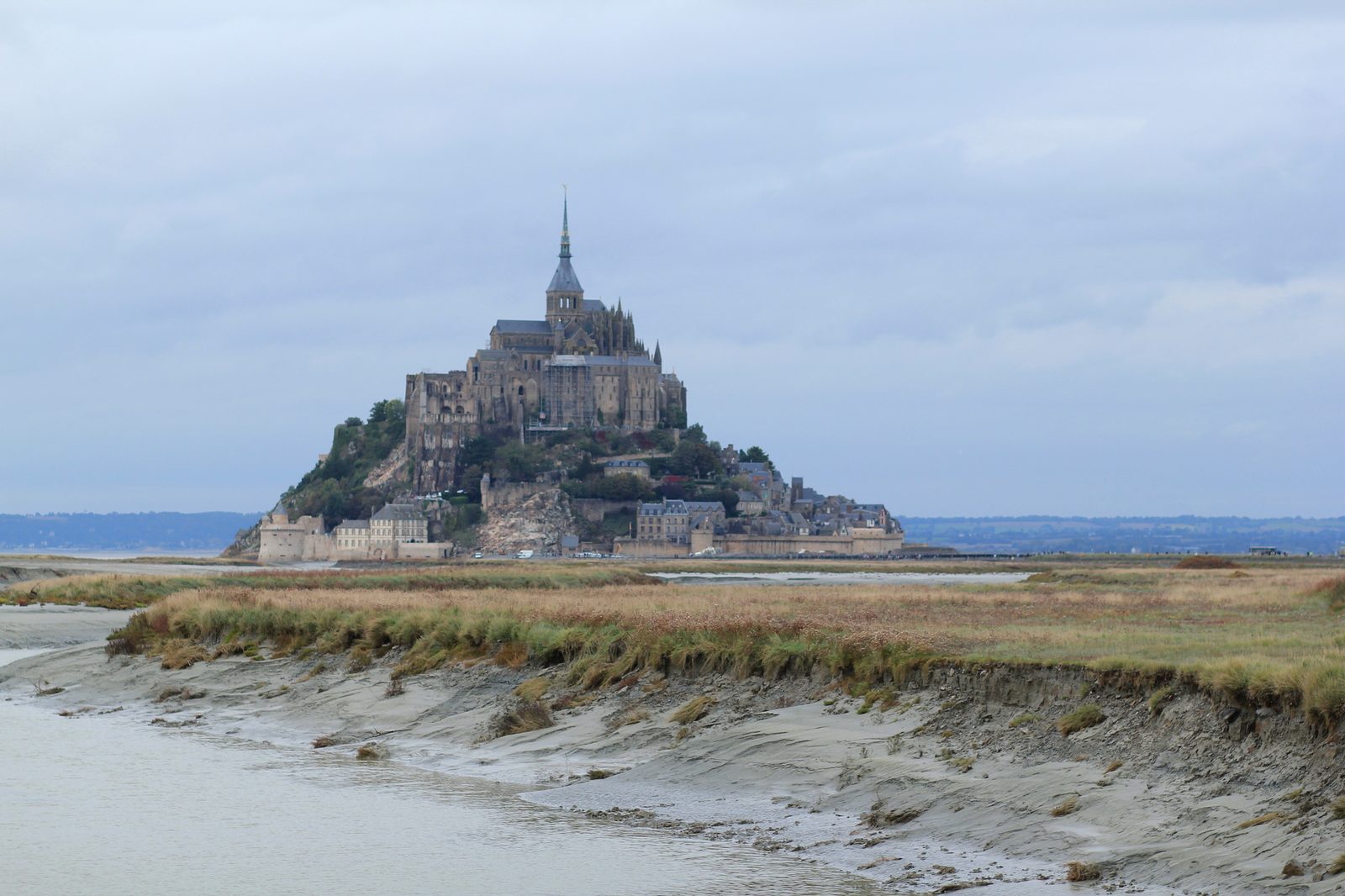 モン・サン・ミッシェル 干潟越しの全景