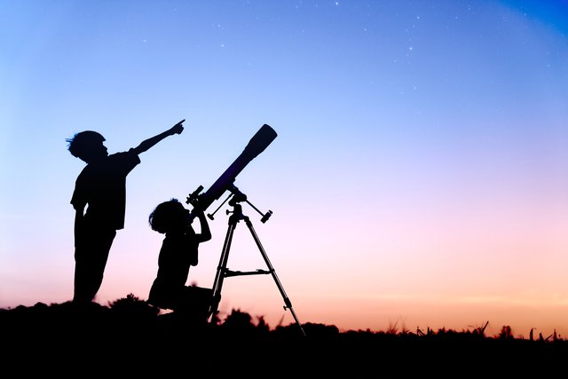 望遠鏡と星空