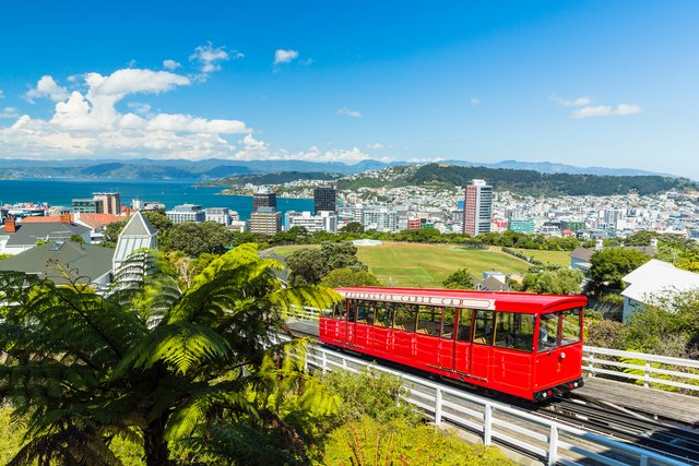 ウェリントンのケーブルカーと港