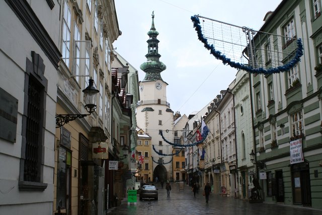 ブラチスラバ旧市街とミハエル門
