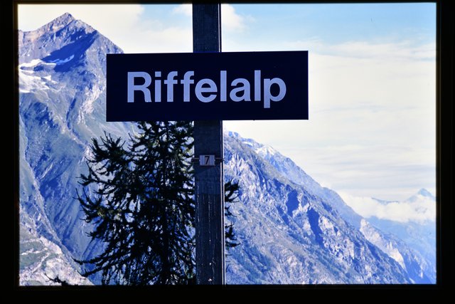 登山鉄道の途中駅、リッフェルアルプ