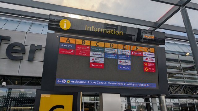 ヒースロー空港の案内表示